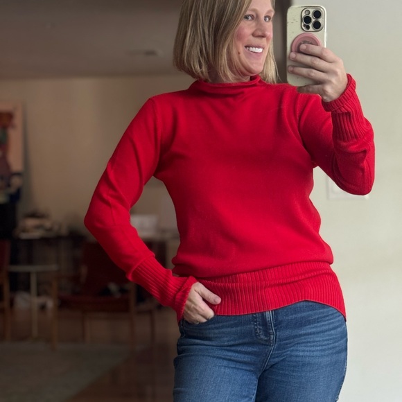 French Connection Cherry Red Women's Sweater Size Medium Super Soft Top - Picture 1 of 16